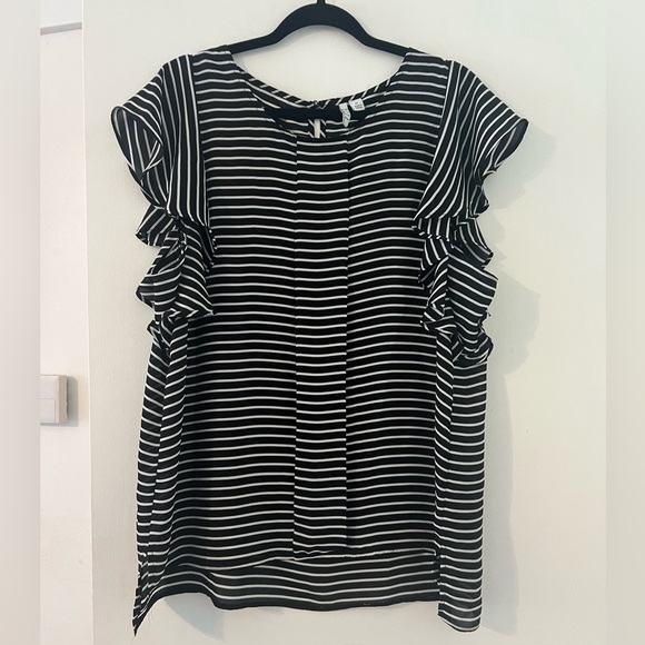 Black and White Striped Women's Top size XL (D-126) - Picture 1 of 10
